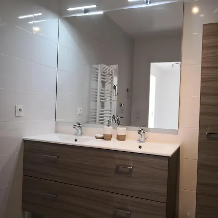 Lumineux Et Spacieux Avec Terrasse Et Parking, A 15 Min A Pied Du Centre, Parfait Pour 6 Pers ! - Fr-1-548-6 *