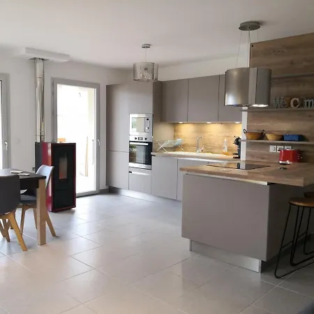 Lumineux Et Spacieux Avec Terrasse Et Parking, A 15 Min A Pied Du Centre, Parfait Pour 6 Pers ! - Fr-1-548-6