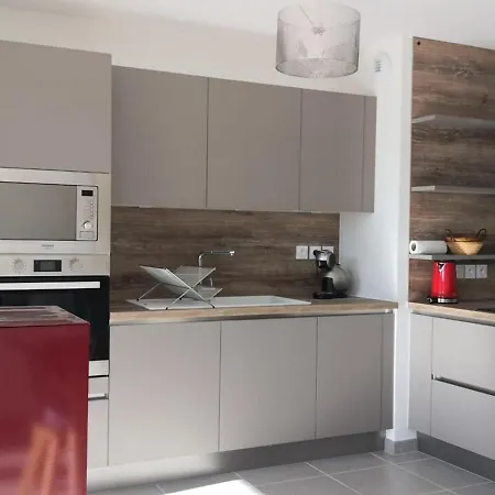 Lumineux Et Spacieux Avec Terrasse Et Parking, A 15 Min A Pied Du Centre, Parfait Pour 6 Pers ! - Fr-1-548-6 *