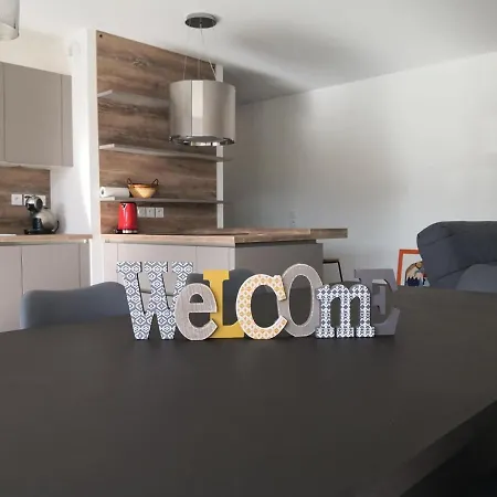 Lumineux Et Spacieux Avec Terrasse Et Parking, A 15 Min A Pied Du Centre, Parfait Pour 6 Pers ! - Fr-1-548-6 Apartment *