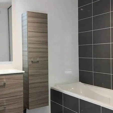 Lumineux Et Spacieux Avec Terrasse Et Parking, A 15 Min A Pied Du Centre, Parfait Pour 6 Pers ! - Fr-1-548-6 Apartment *
